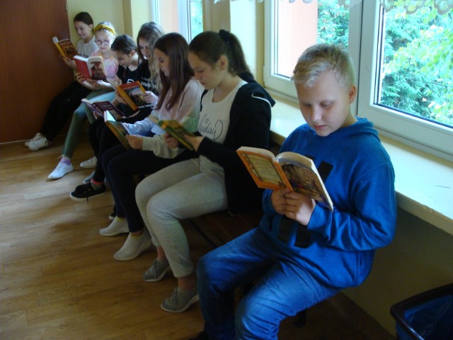 „Przerwa na czytanie” w szkole w Ostrowie - Obrazek 4